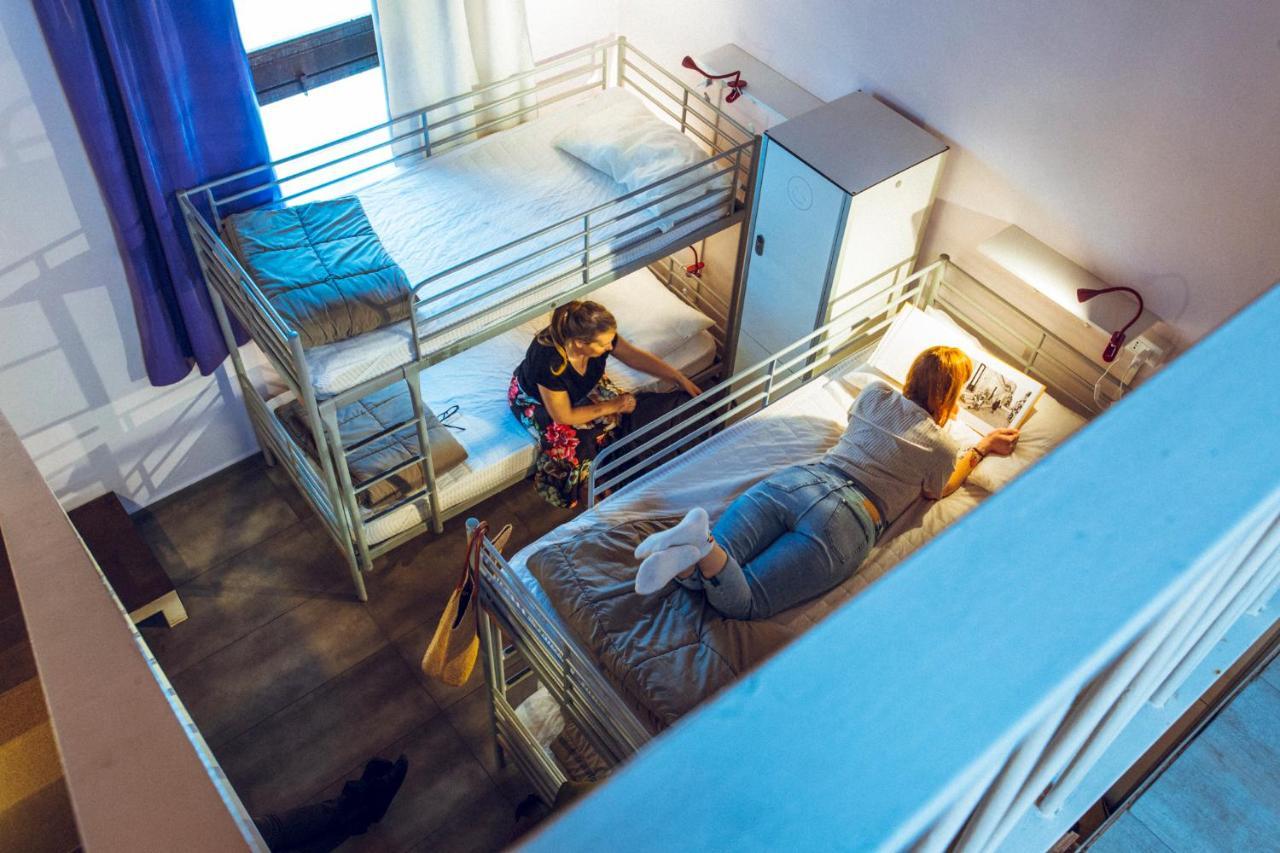Posto Letto in Dormitorio Misto con 6 Letti