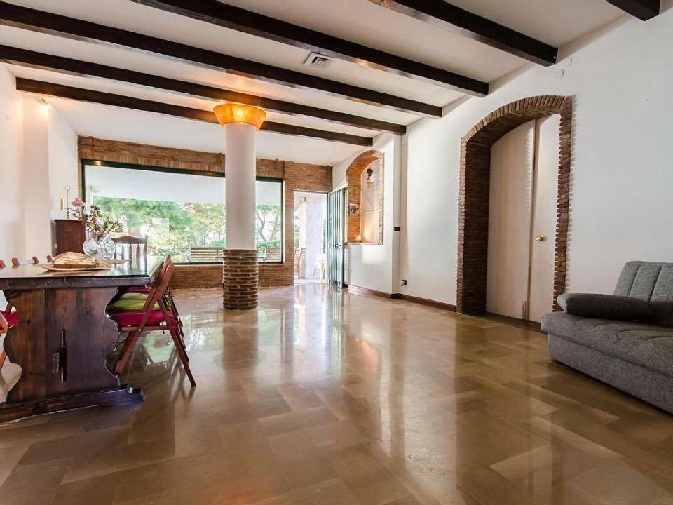 Casa con 4 camere da letto