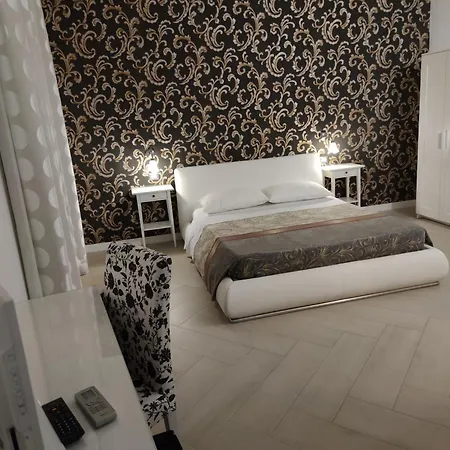 Sami Rooms - Teatro A 400 Mt - Ortigia A 1500 Mt --3